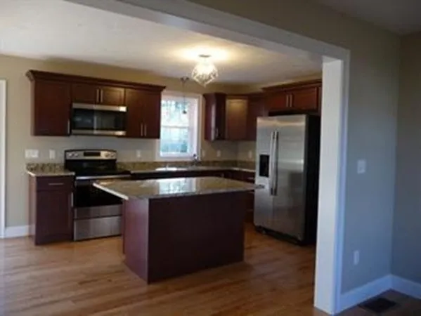 55 Wenham Rd, Carver