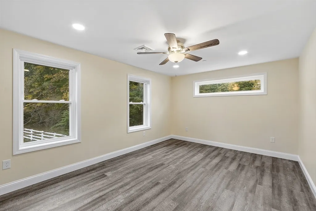 20 Townsend St, Pepperell