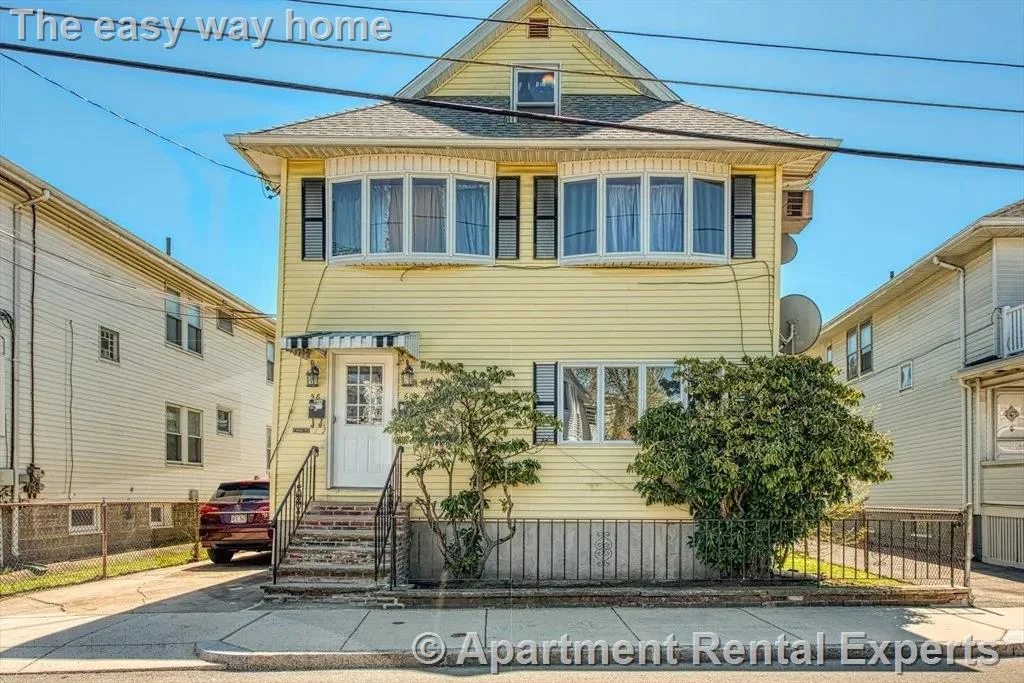 60 Windsor Rd, Tufts