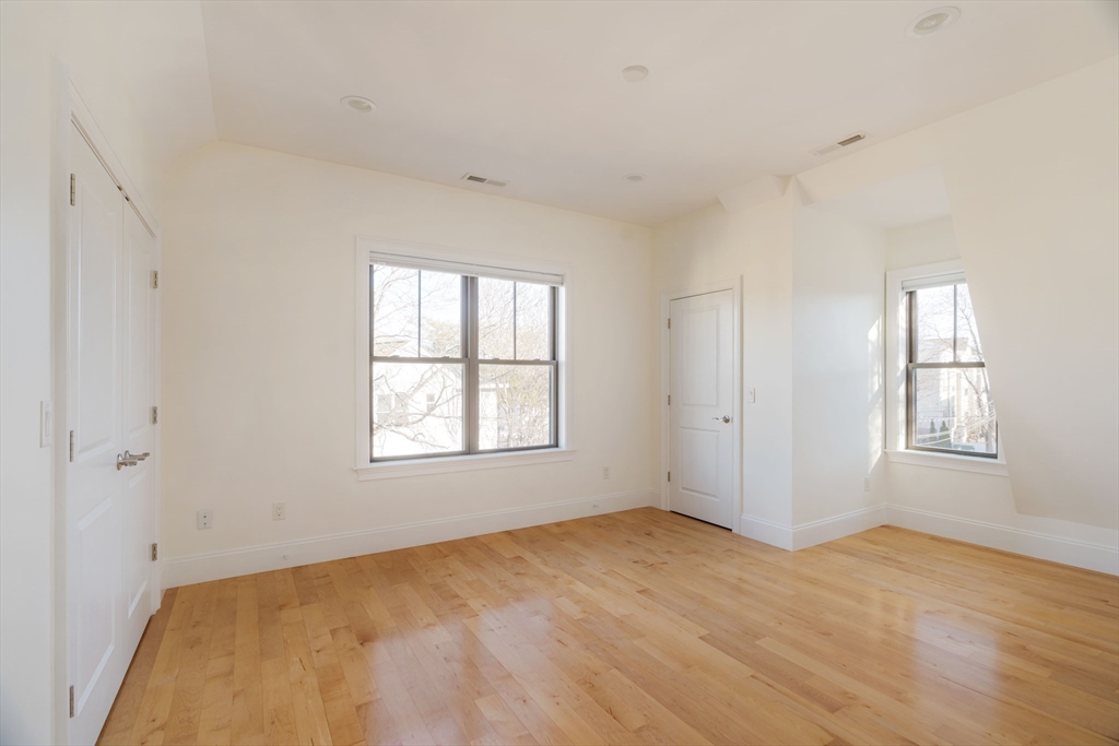 14 Kent Ct, Somerville