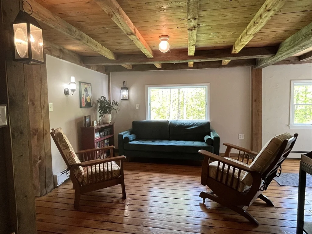 102 New Templeton Rd, Hubbardston
