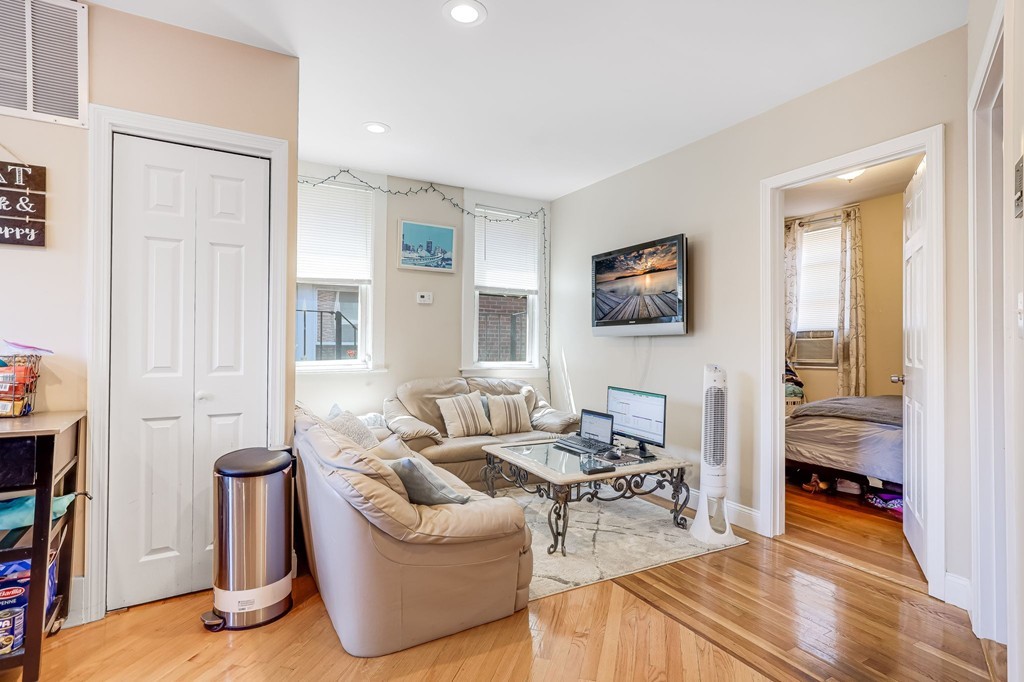 149 Endicott, North End