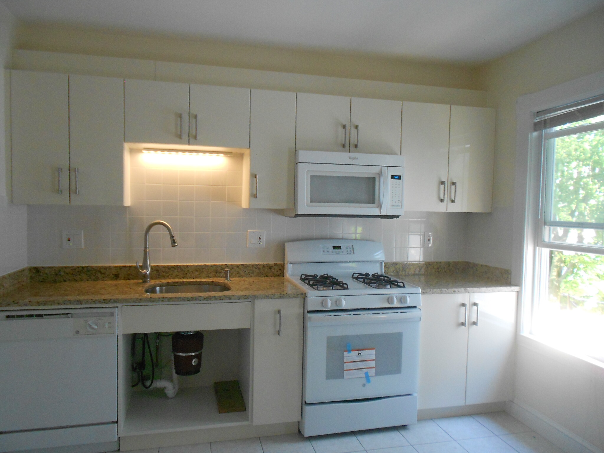 4 bed, 2 bath apartment for rent at 63 Fairbanks St Unit 2,, Brighton