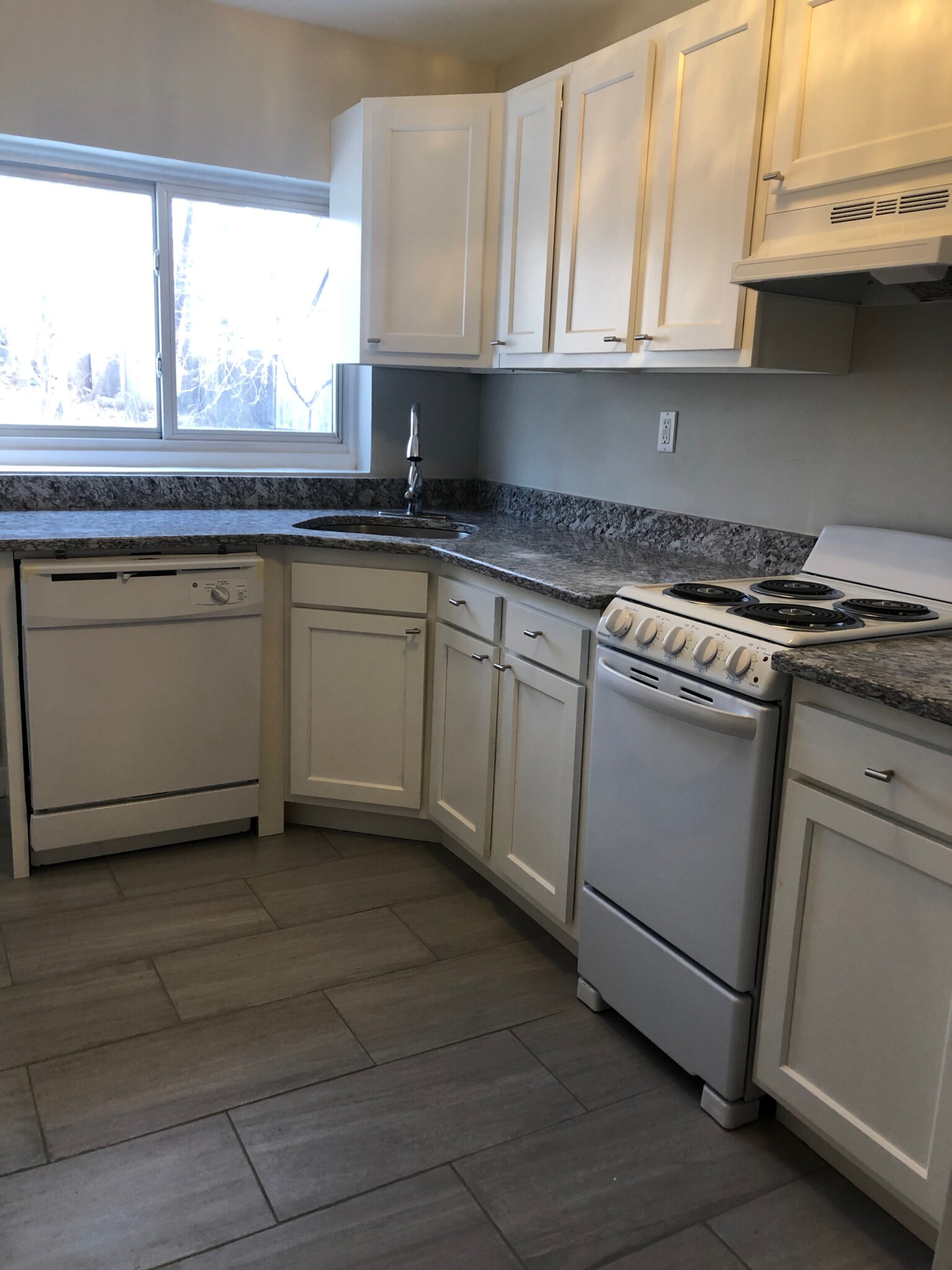 2 bed, 1 bath apartment for rent at 63 Selkirk Rd Unit 3., Brighton — photo 2 of 3