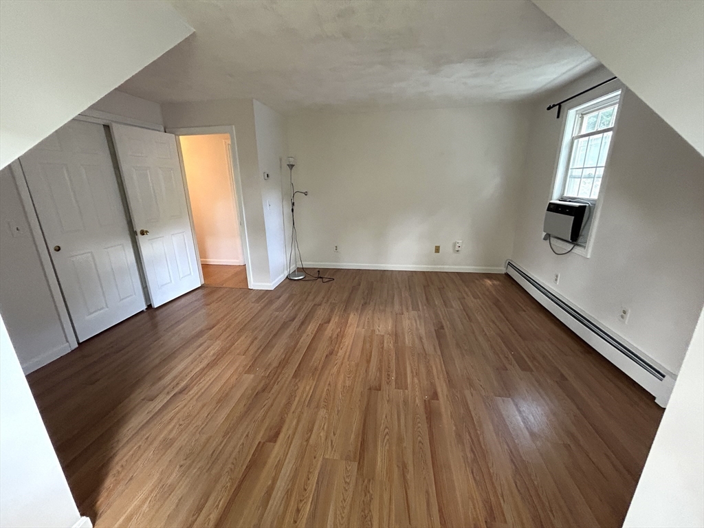 12 Homeward Ln, Natick