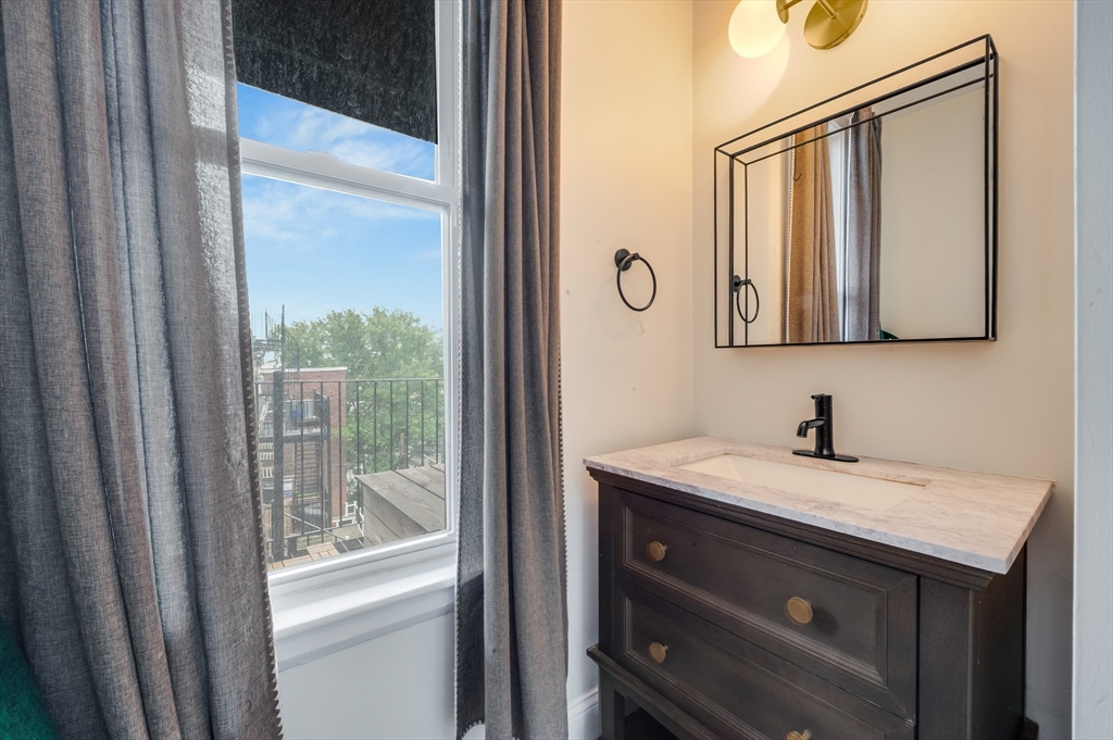 805 E 4th St, South Boston