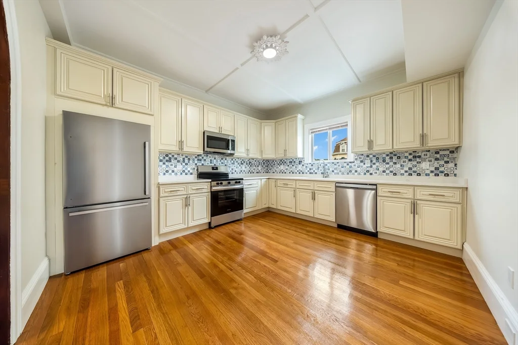 180 Jackson St, Lawrence