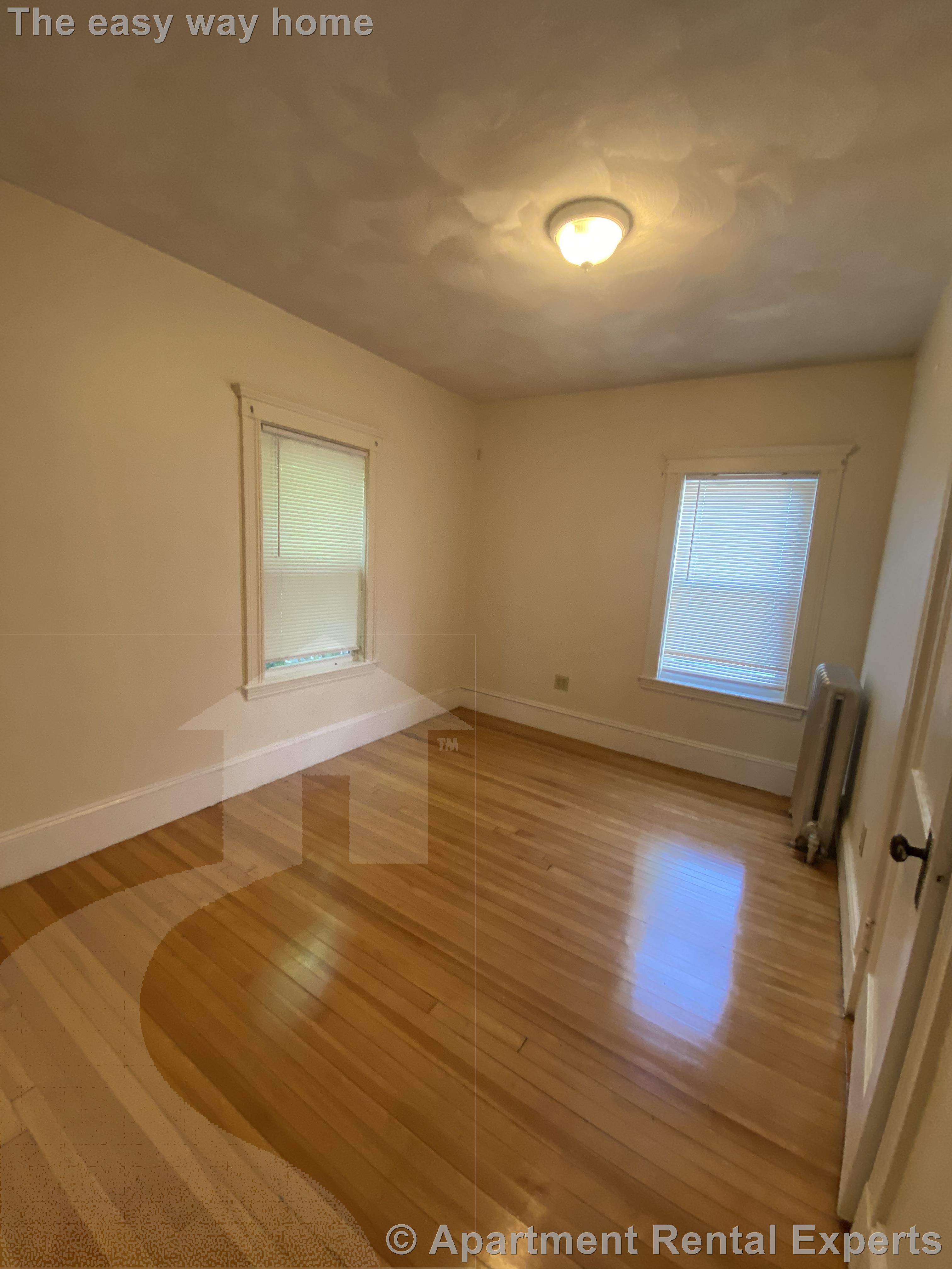 10 Pinkham Rd, Tufts