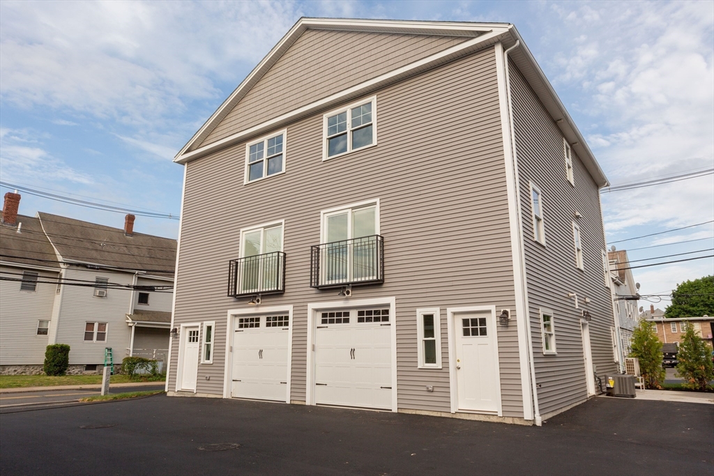 63 Bacon St, Waltham