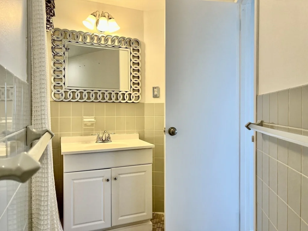 300 Lynn Shore Dr, Lynn