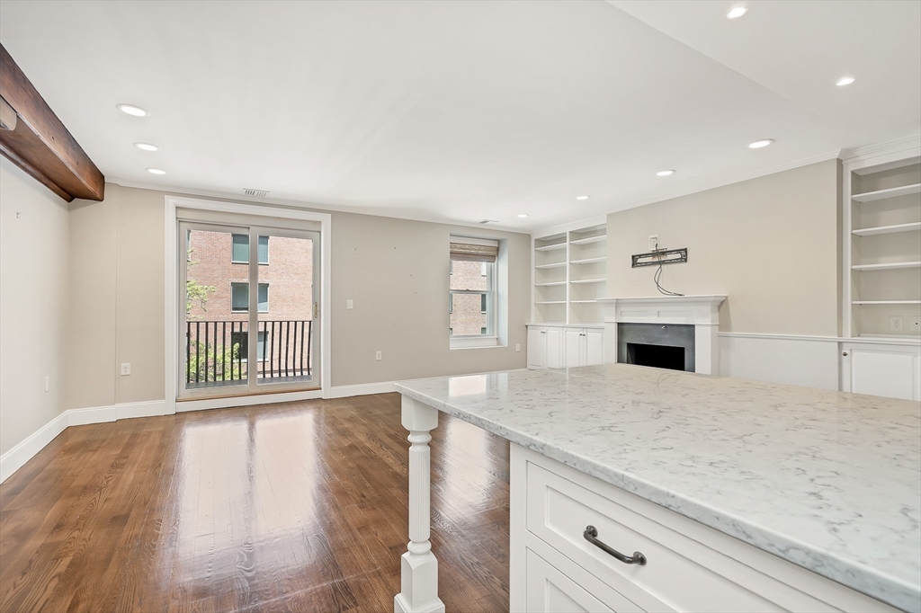 343 Commercial St, Waterfront