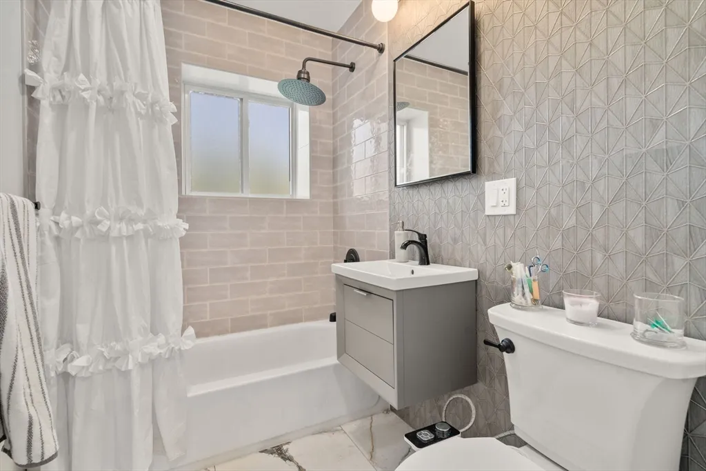 23 Westgate Rd, West Roxbury