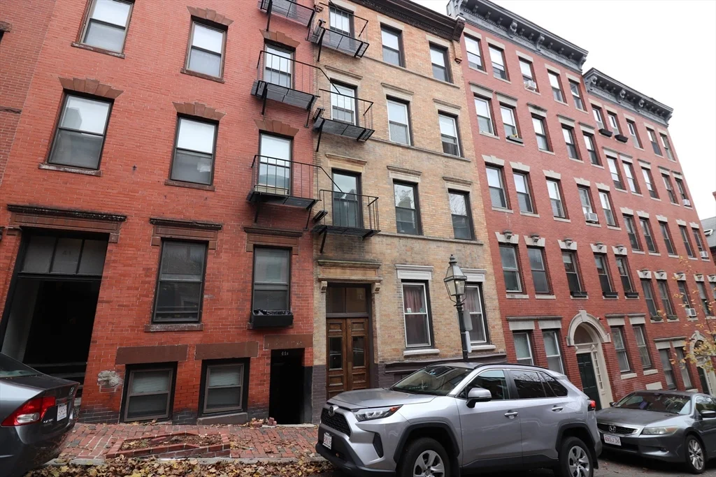 39 Irving St, Beacon Hill