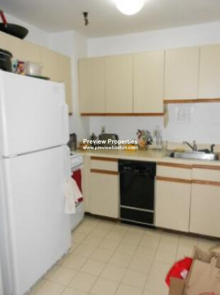 869 Beacon St, Fenway