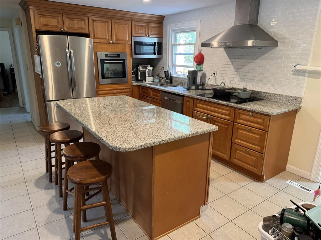 8 Heritage Rd, Pelham