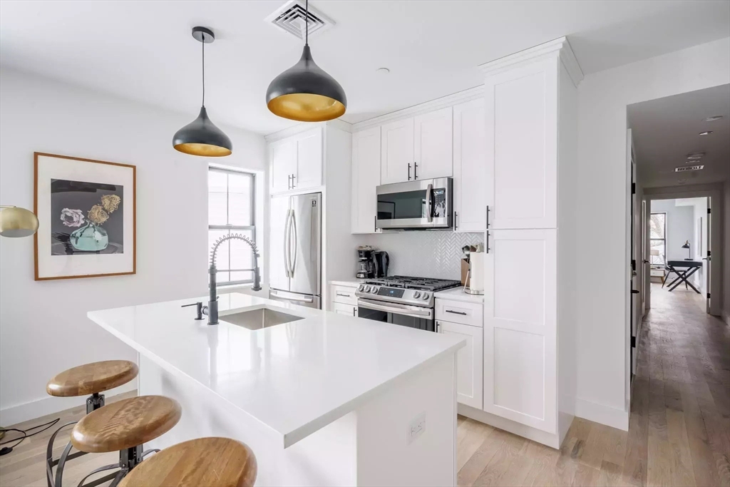 631 Saratoga St, East Boston