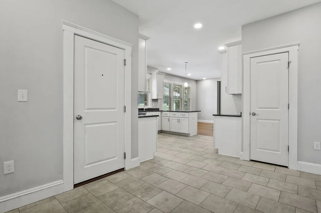 85 Verndale St, North Brookline