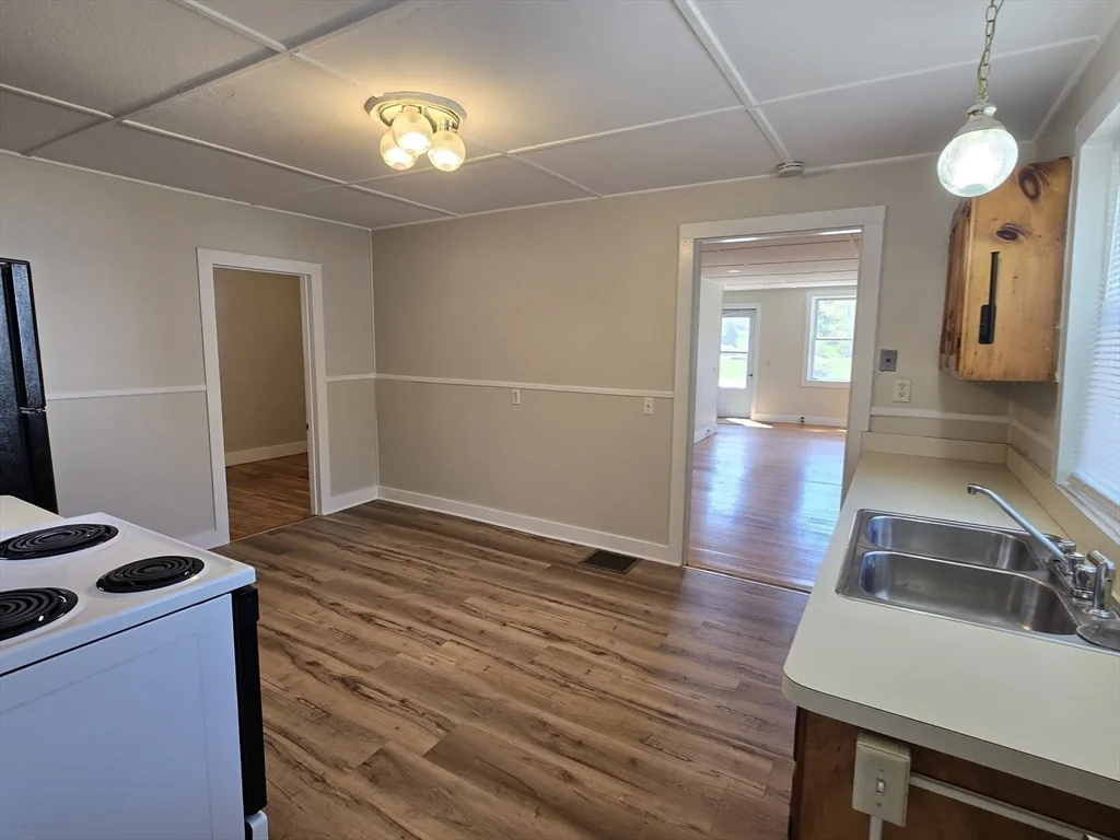 15 Main St, Haydenville