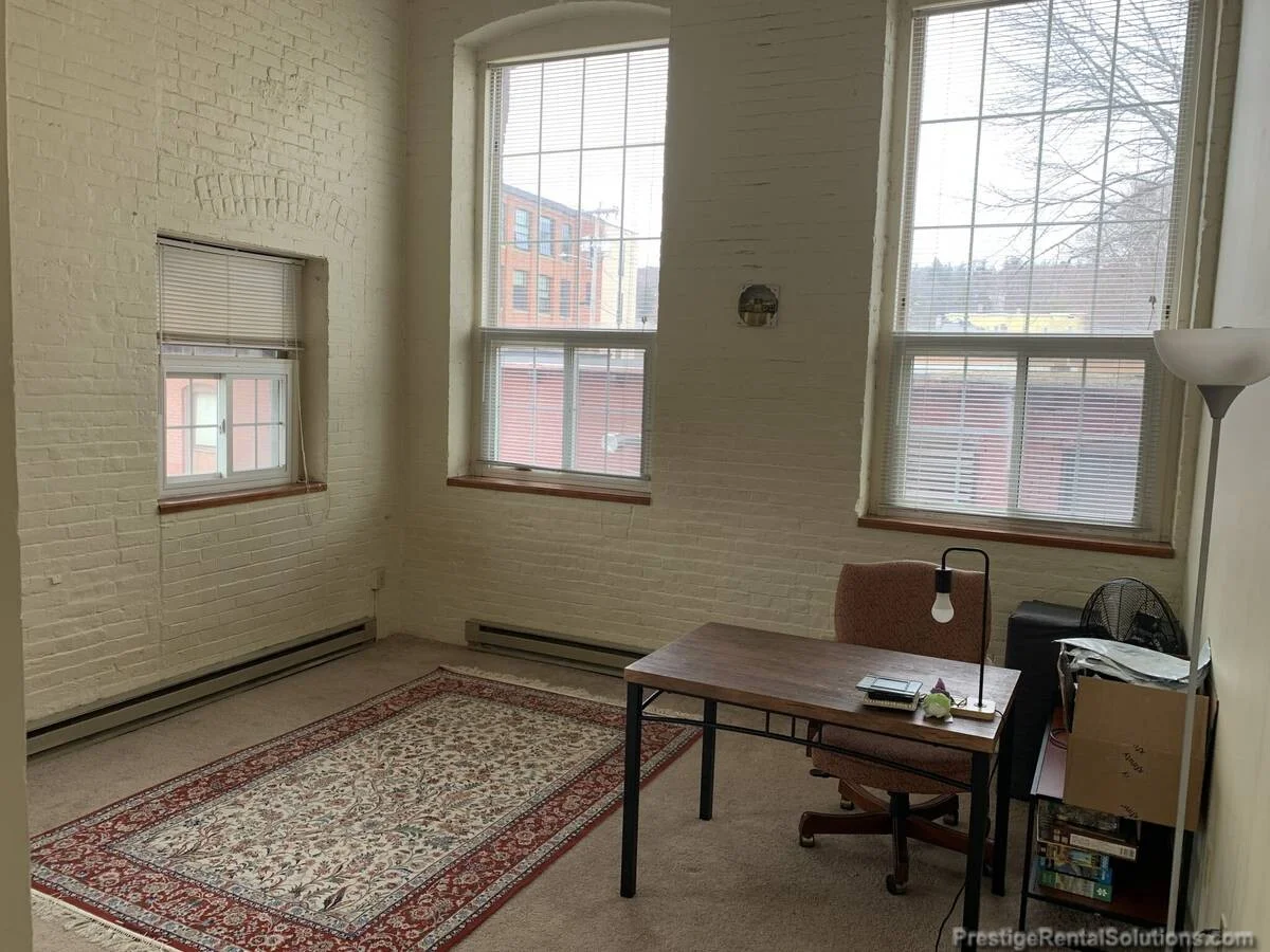 11 Willow St, Fitchburg