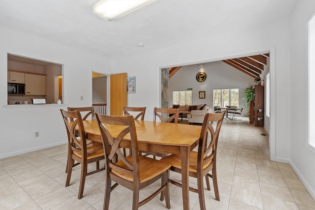 8 Deer Path, Maynard