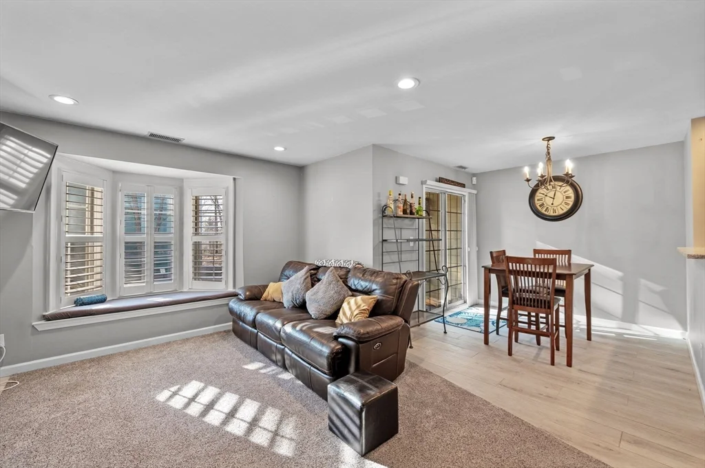 709 Gazebo Cir, Reading