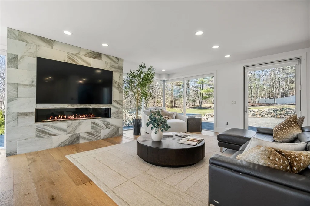 30 Whipple Rd, Lexington