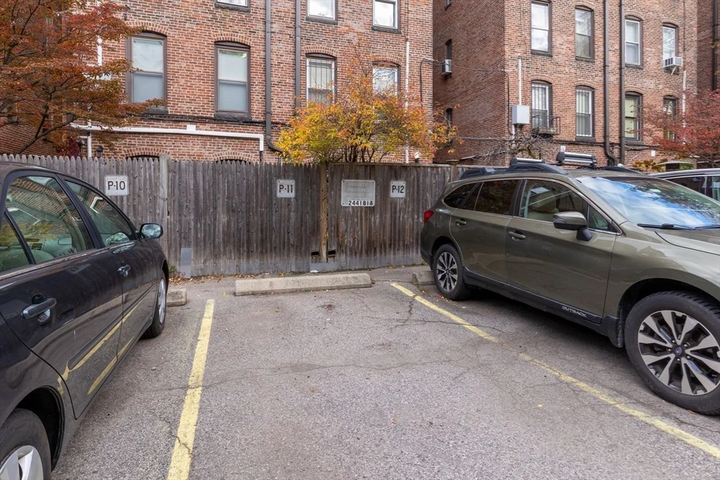 17 Follen St, Back Bay