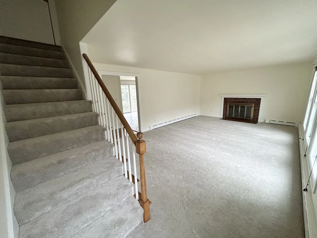 75 Marlboro Rd, Southborough