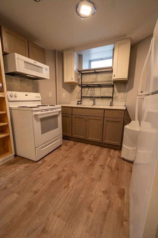 726 Metropolitan Ave, Hyde Park