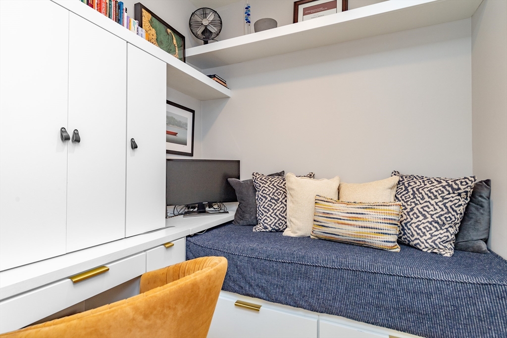 45 W 3rd St, South Boston