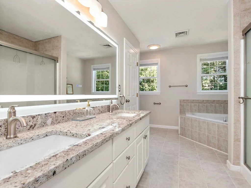 13 Breakneck Hill Rd, Hopkinton