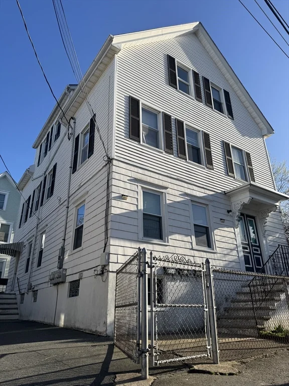 178 Blackmer St, North