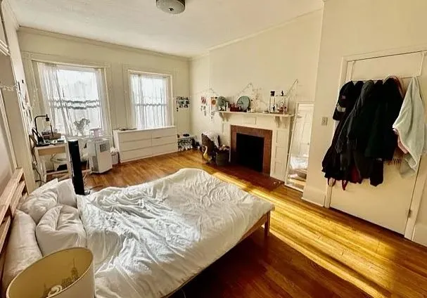 912 Beacon St, Fenway