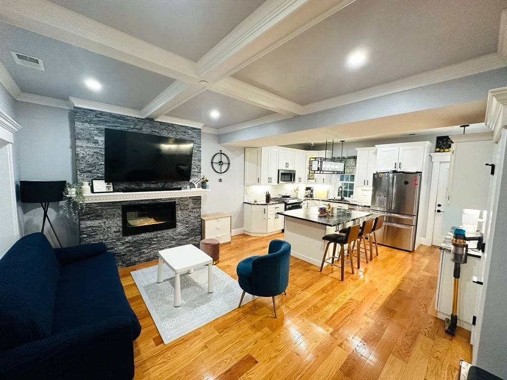 12 S Mason St, Salem