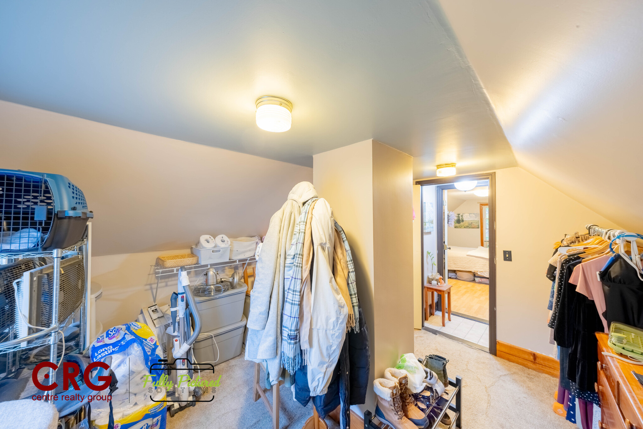 11 Beecher Ter, Thompsonville