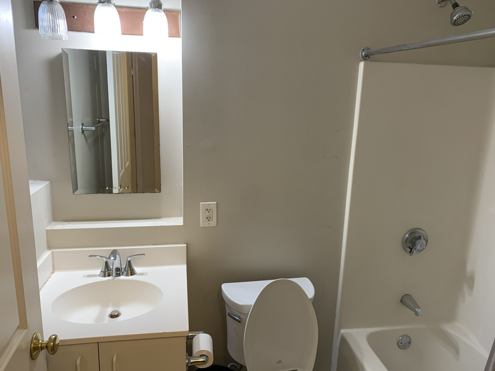 2 bed, 1 bath apartment for rent at 636 Beacon St Unit 301, Fenway — photo 11 of 13