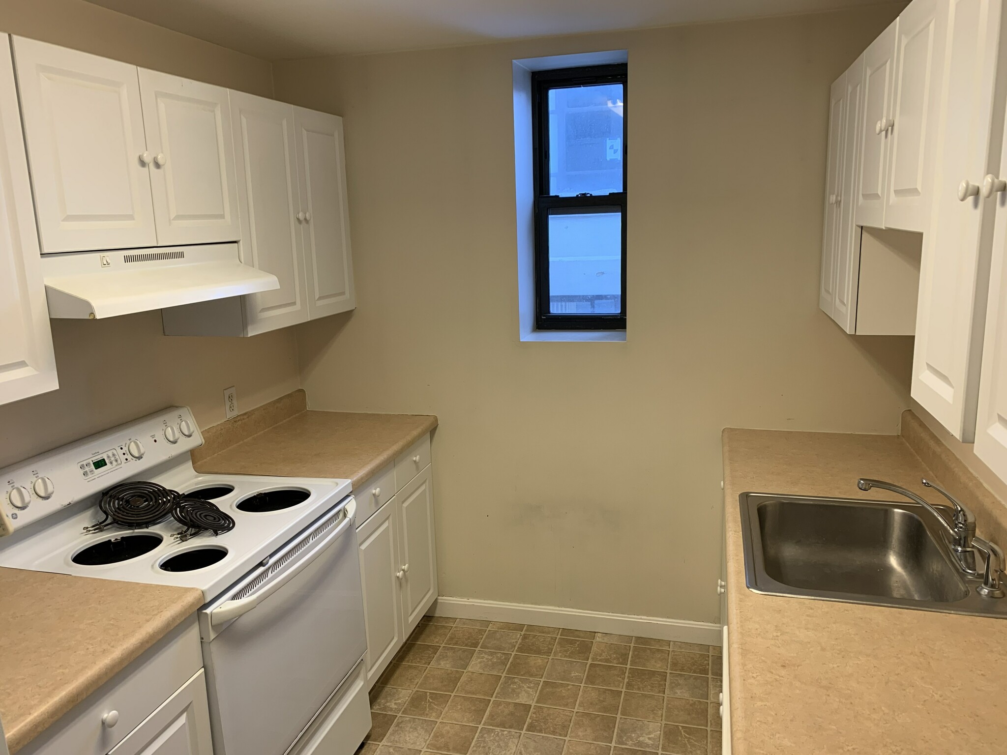 2 bed, 1 bath apartment for rent at 636 Beacon St Unit 301, Fenway — photo 2 of 13