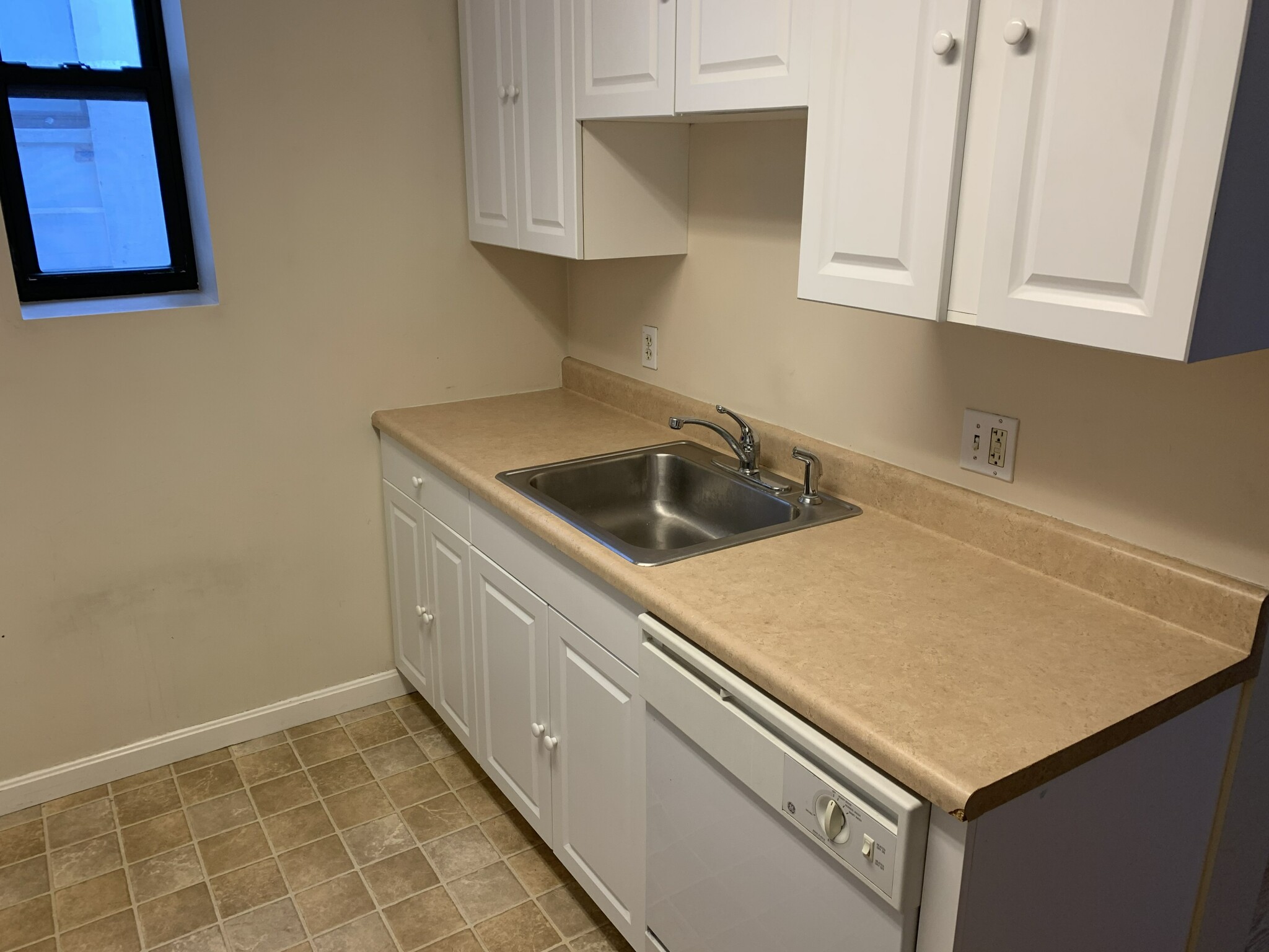 2 bed, 1 bath apartment for rent at 636 Beacon St Unit 301, Fenway — photo 3 of 13