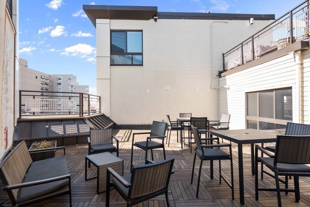 12 Stoneholm, Back Bay