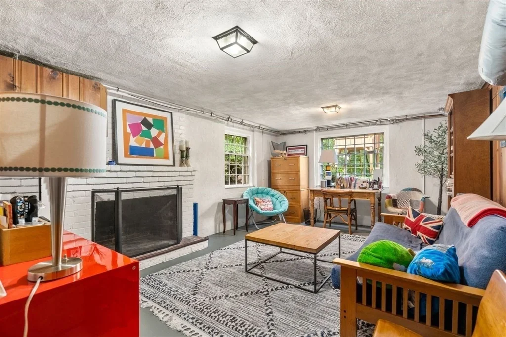 11 Nantucket Rd, Wellesley