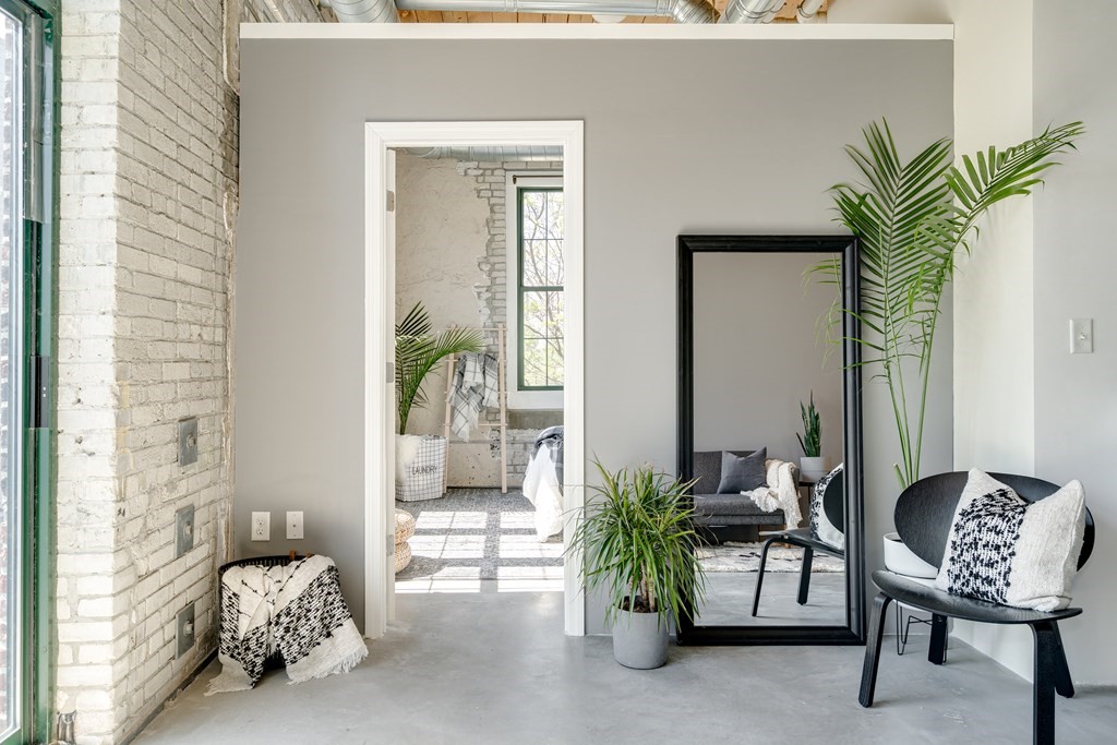 43 Charlton, Everett