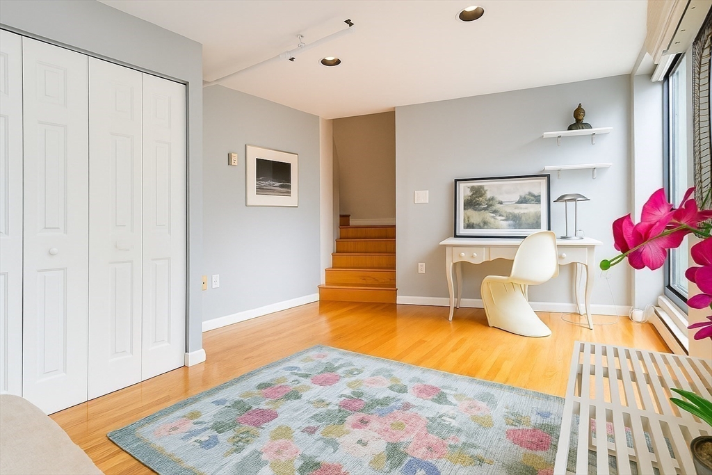 12 Stoneholm, Back Bay