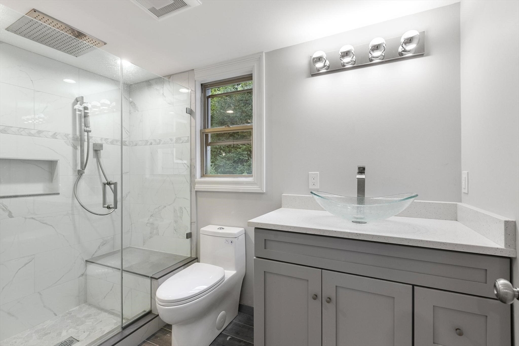 1 Martin Rd, Wellesley