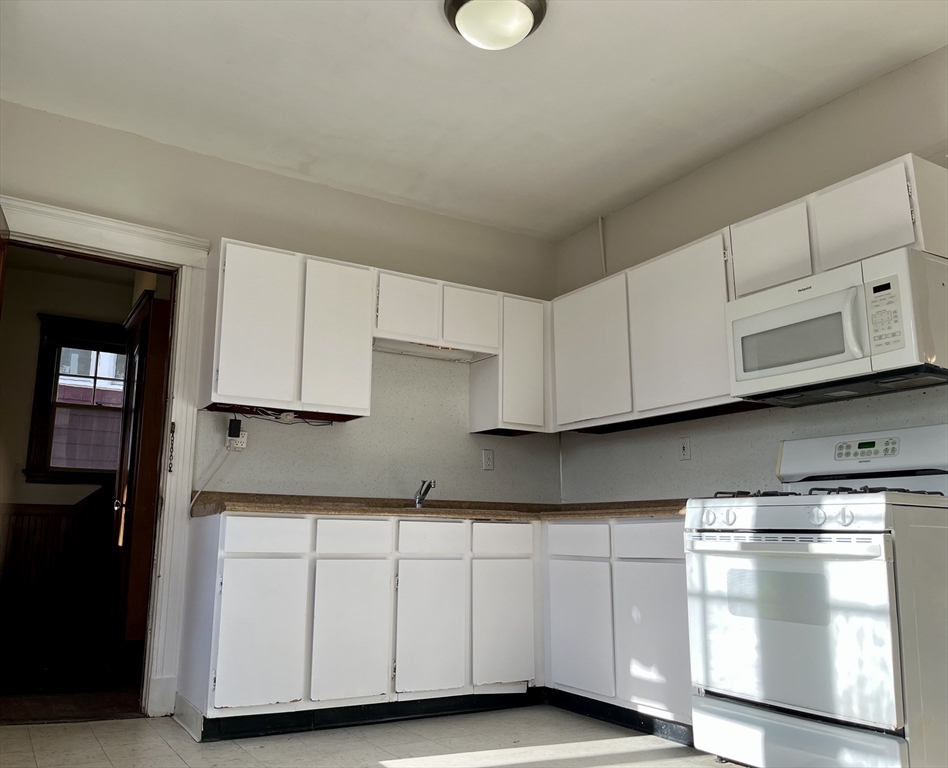 32 Goodrich Rd, Jamaica Plain