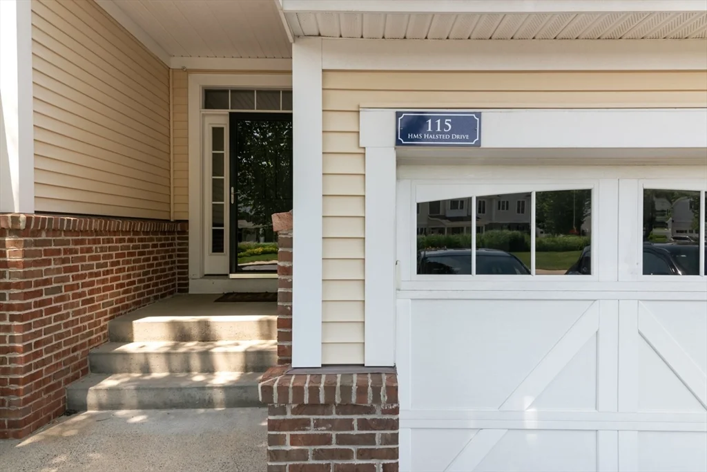 115 Halsted Dr, Hingham