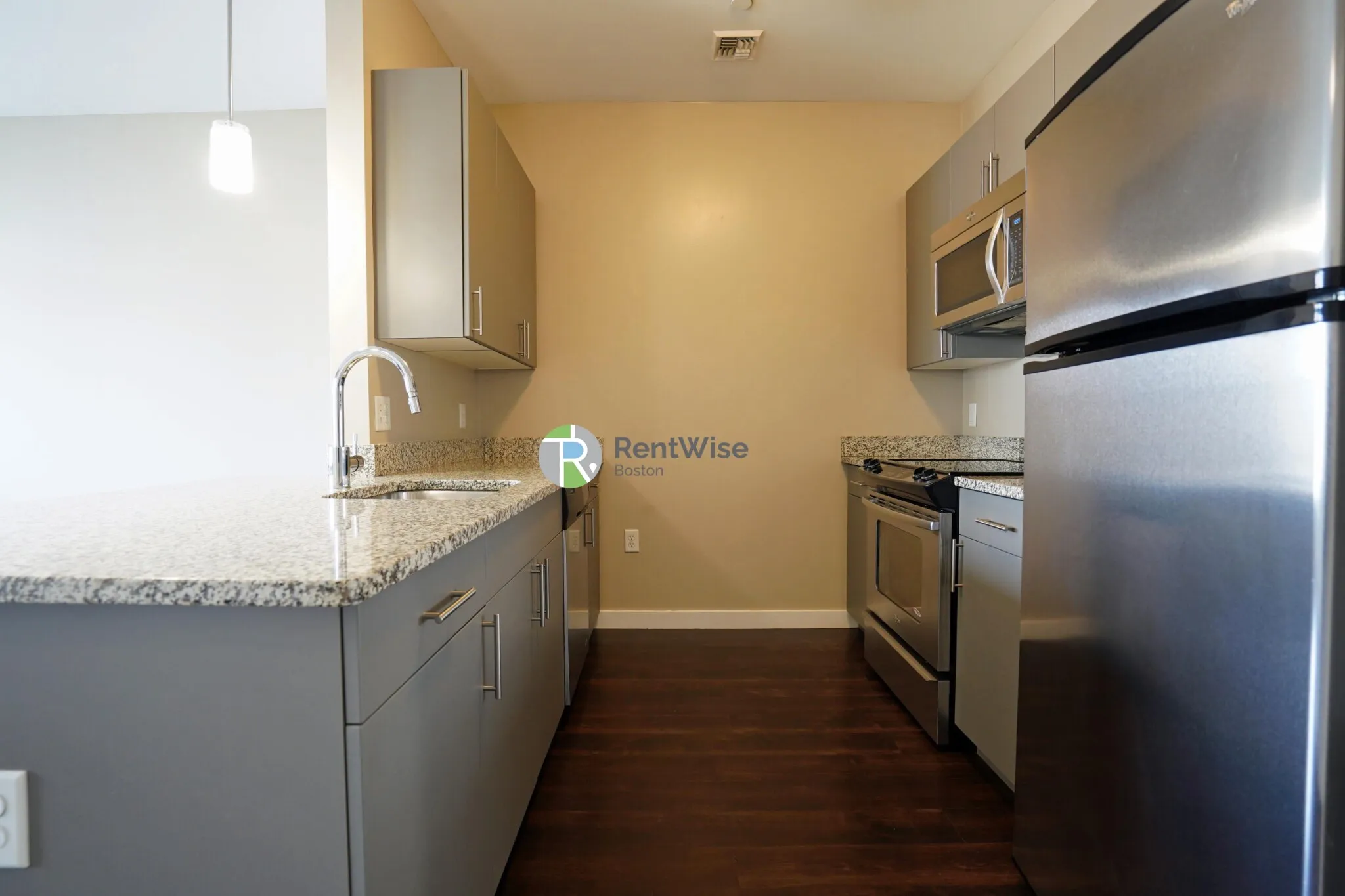 625 Mcgrath Highway, East Somerville