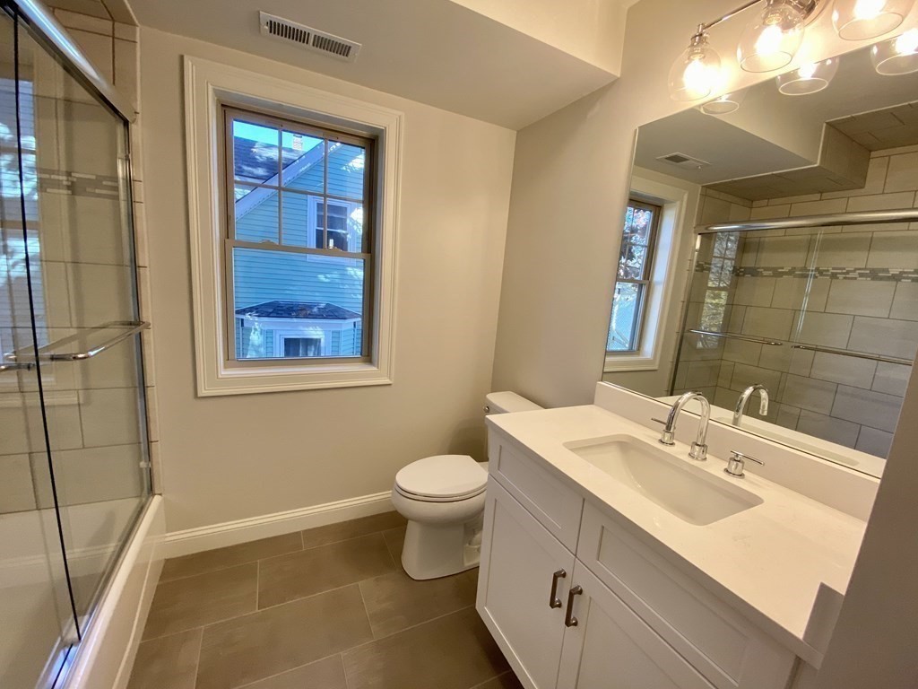 8 Maplewood St, West Roxbury