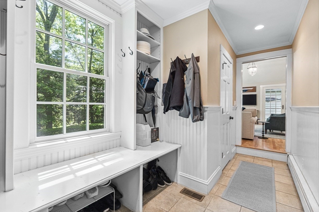 37 Tennyson Rd, Wellesley