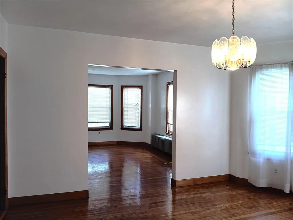 36 Bigelow St, Oak Square