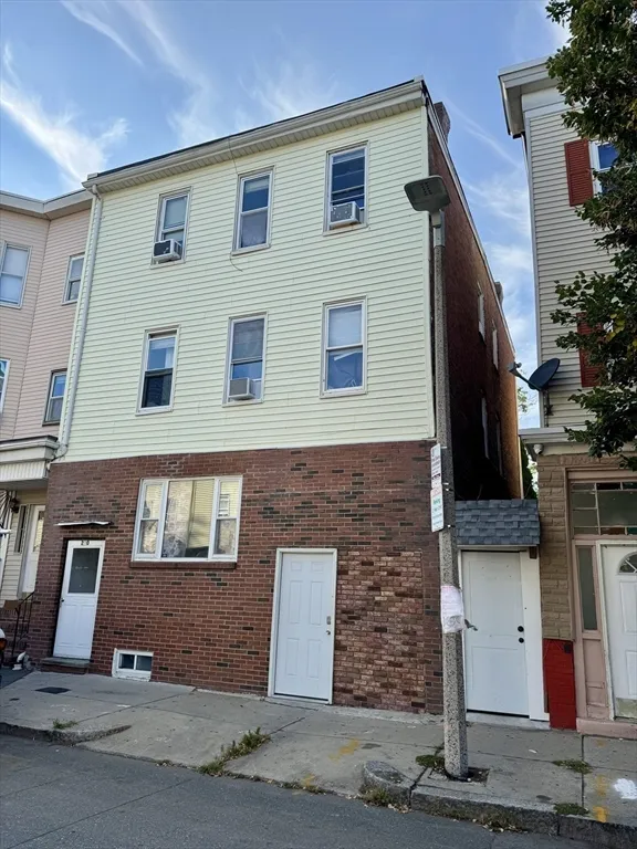230 Havre St, East Boston